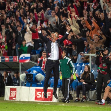 2015-09-05  SCHWEIZER TRAINER PETKOVIC BEJUBELT SIEGESTOR GEGEN SLOWENIEN IN LETZTER MINUTE, Basel